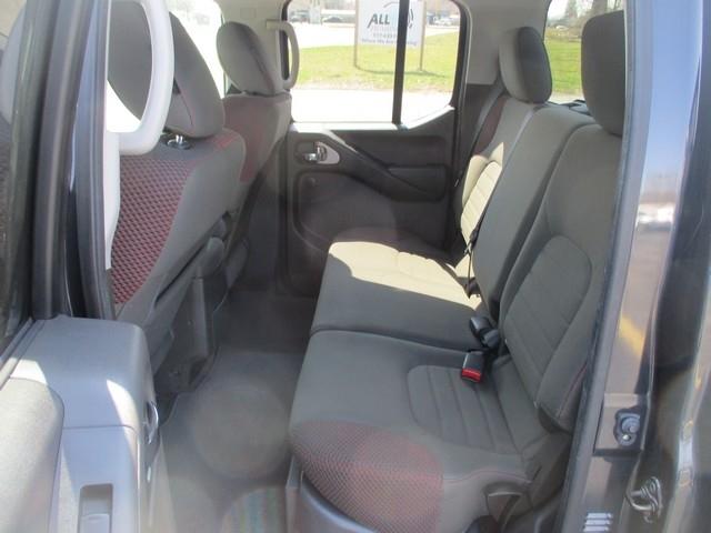 Nissan Frontier SL Crew Cab 4WD 2011