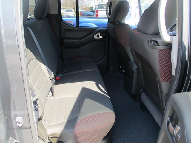 Nissan Frontier SL Crew Cab 4WD 2011