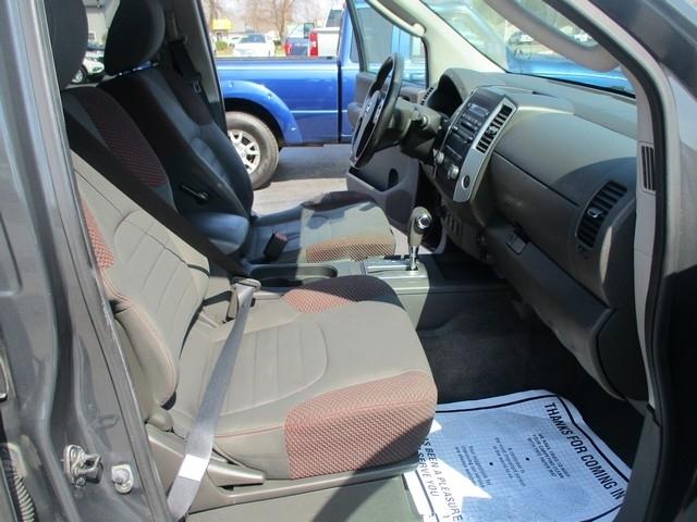 Nissan Frontier SL Crew Cab 4WD 2011