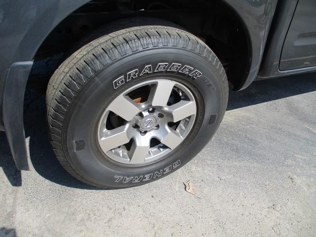 Nissan Frontier SL Crew Cab 4WD 2011