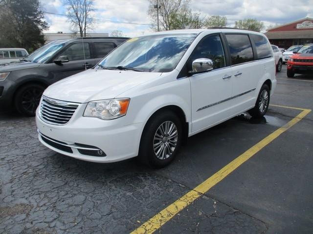 2014 Chrysler Town & Country Touring-L