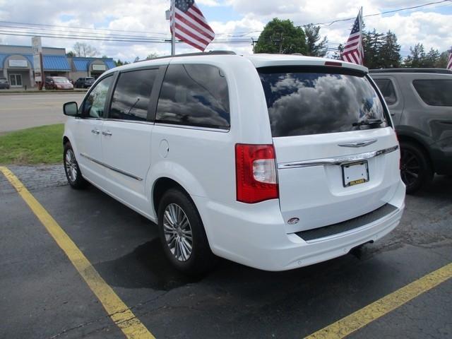 Chrysler Town & Country Touring-L 2014