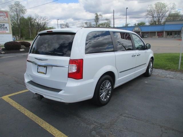 Chrysler Town & Country Touring-L 2014