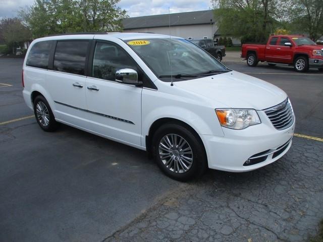 Chrysler Town & Country Touring-L 2014