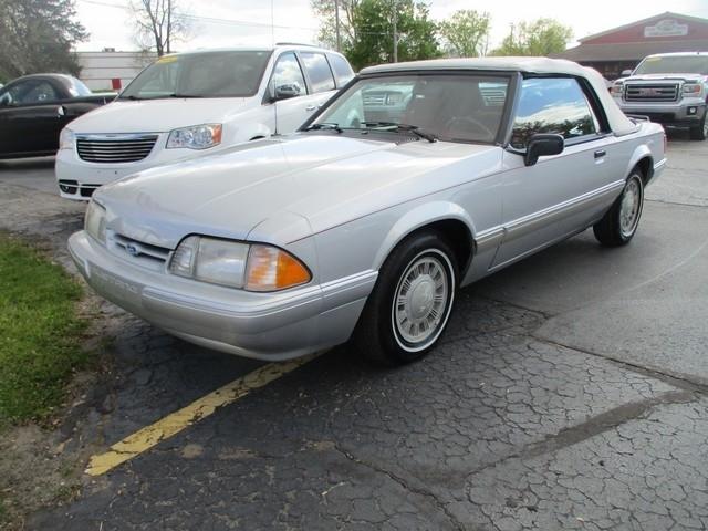 Ford Mustang LX convertible 1993