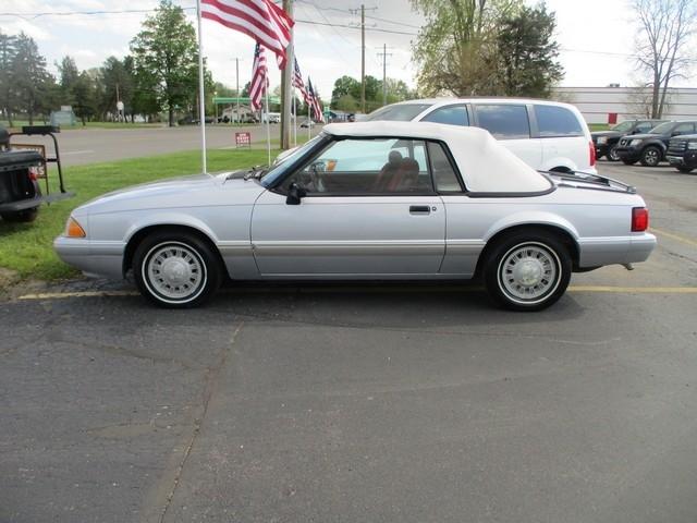 Ford Mustang LX convertible 1993