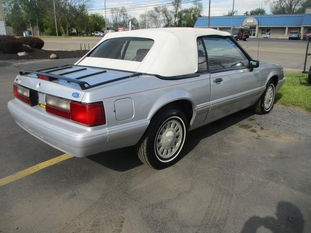 Ford Mustang LX convertible 1993