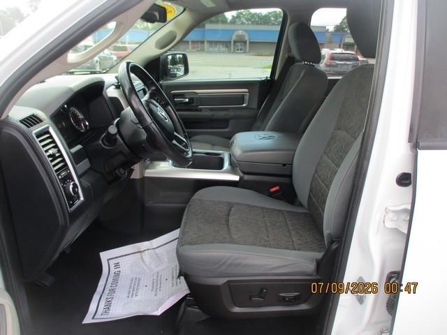 RAM 1500 SLT Quad Cab 4WD 2016