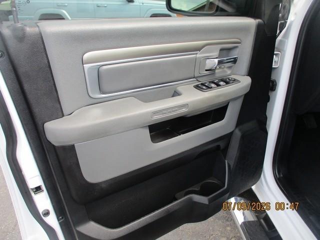 RAM 1500 SLT Quad Cab 4WD 2016