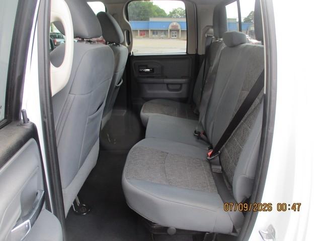 RAM 1500 SLT Quad Cab 4WD 2016
