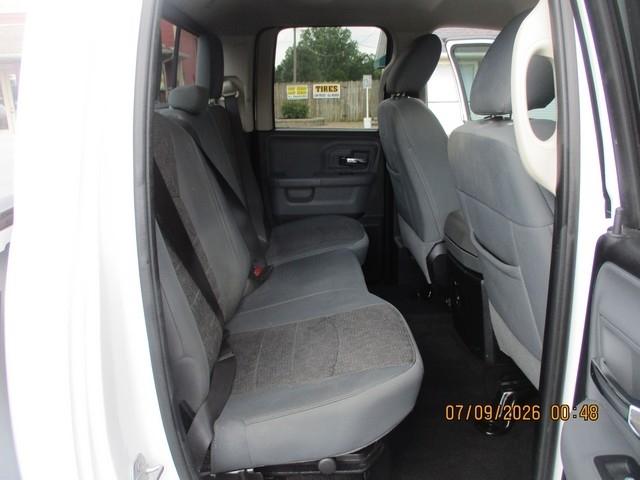 RAM 1500 SLT Quad Cab 4WD 2016