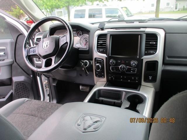 RAM 1500 SLT Quad Cab 4WD 2016