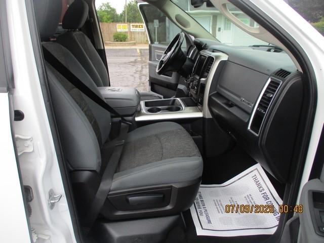 RAM 1500 SLT Quad Cab 4WD 2016