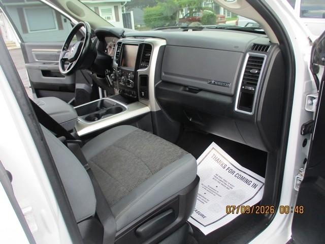 RAM 1500 SLT Quad Cab 4WD 2016