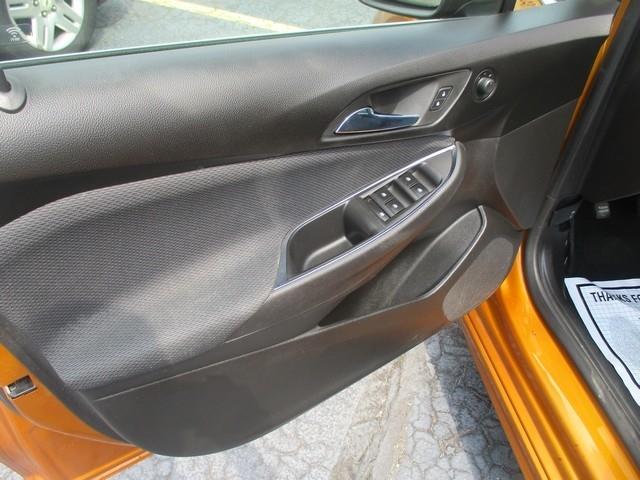Chevrolet Cruze LT Auto Hatchback 2017