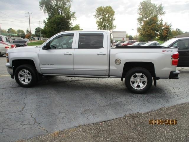 Chevrolet Silverado photo 2