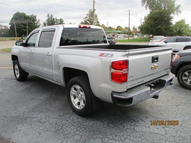 Chevrolet Silverado photo 3