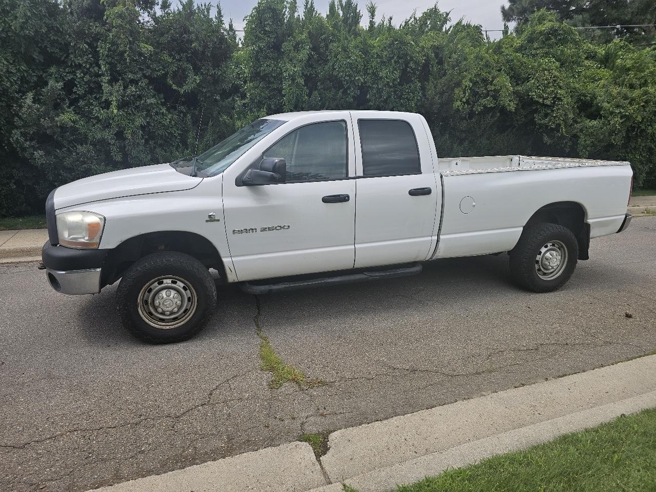 White 2006 Dodge RAM 2500 Pickup Truck Four-Wheel Drive Automatic