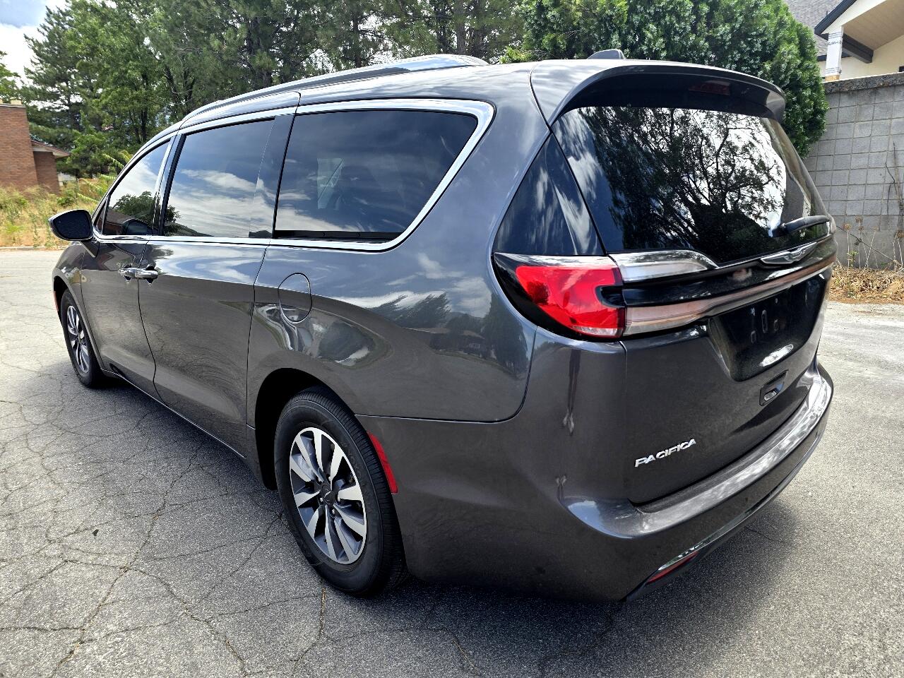 2021 Chrysler Pacifica Touring L photo 3