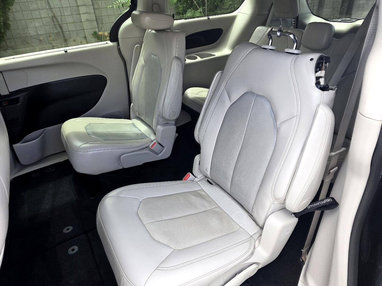 2021 Chrysler Pacifica Touring L photo 9