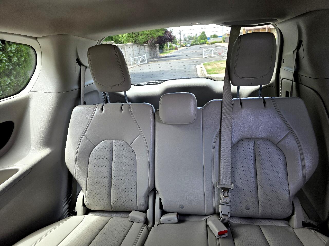 2021 Chrysler Pacifica Touring L photo 10