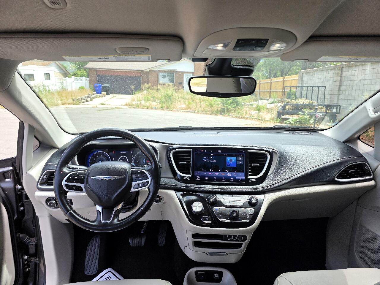 2021 Chrysler Pacifica Touring L photo 11