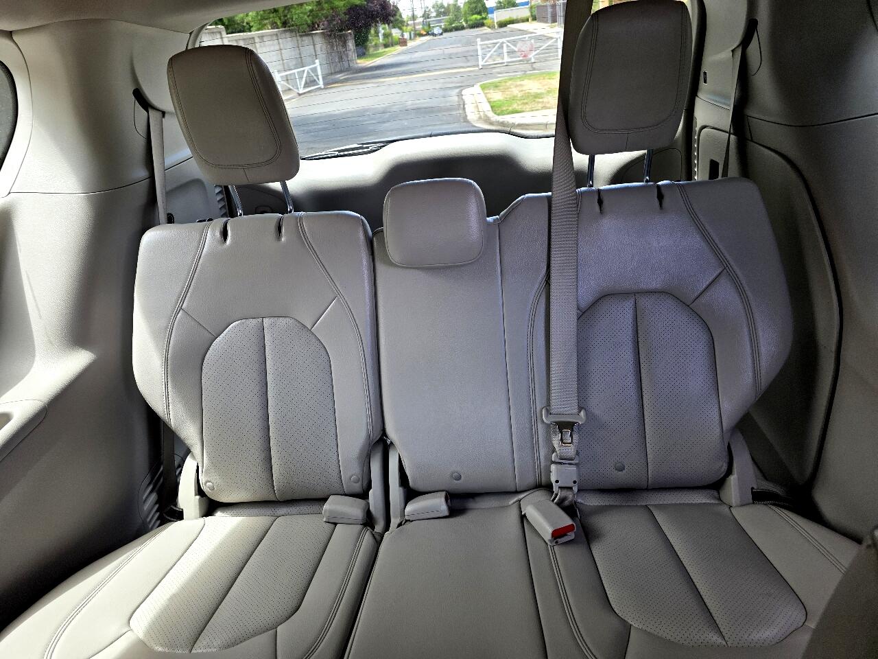 2021 Chrysler Pacifica Touring L photo 12