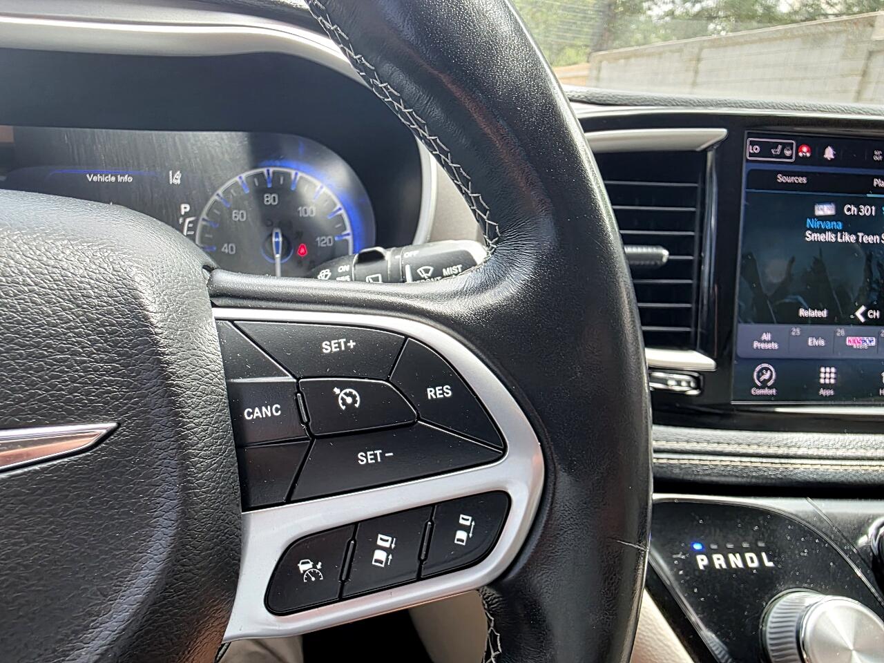 2021 Chrysler Pacifica Touring L photo 15