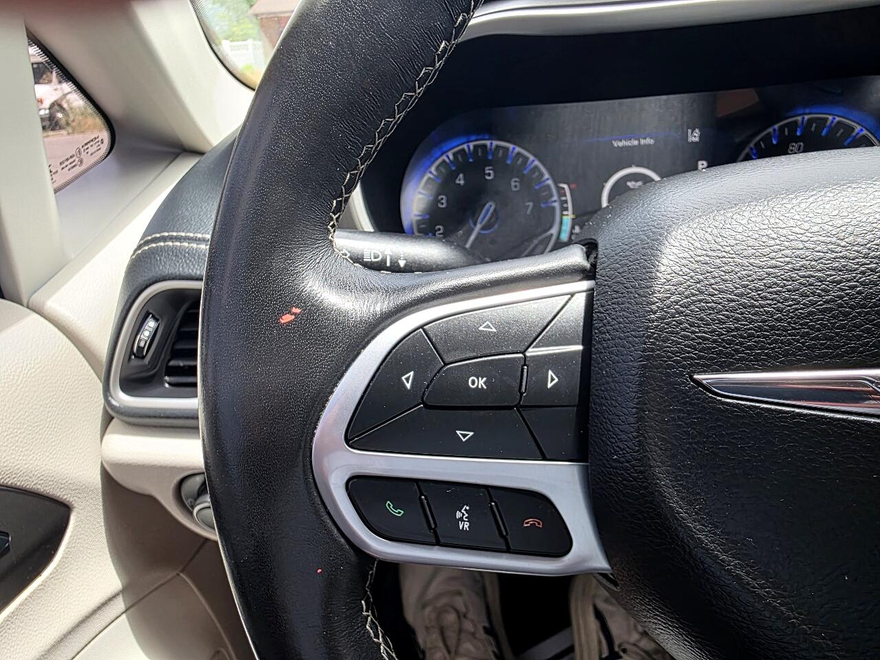 2021 Chrysler Pacifica Touring L photo 16