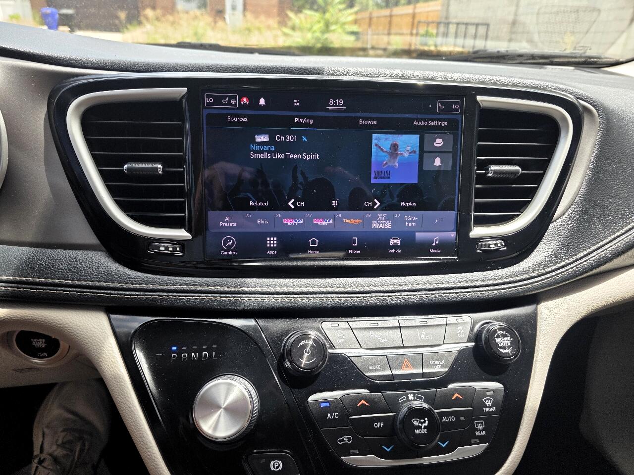 2021 Chrysler Pacifica Touring L photo 17