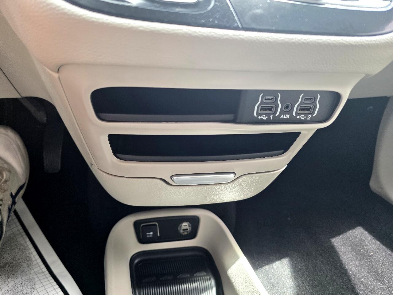 2021 Chrysler Pacifica Touring L photo 18