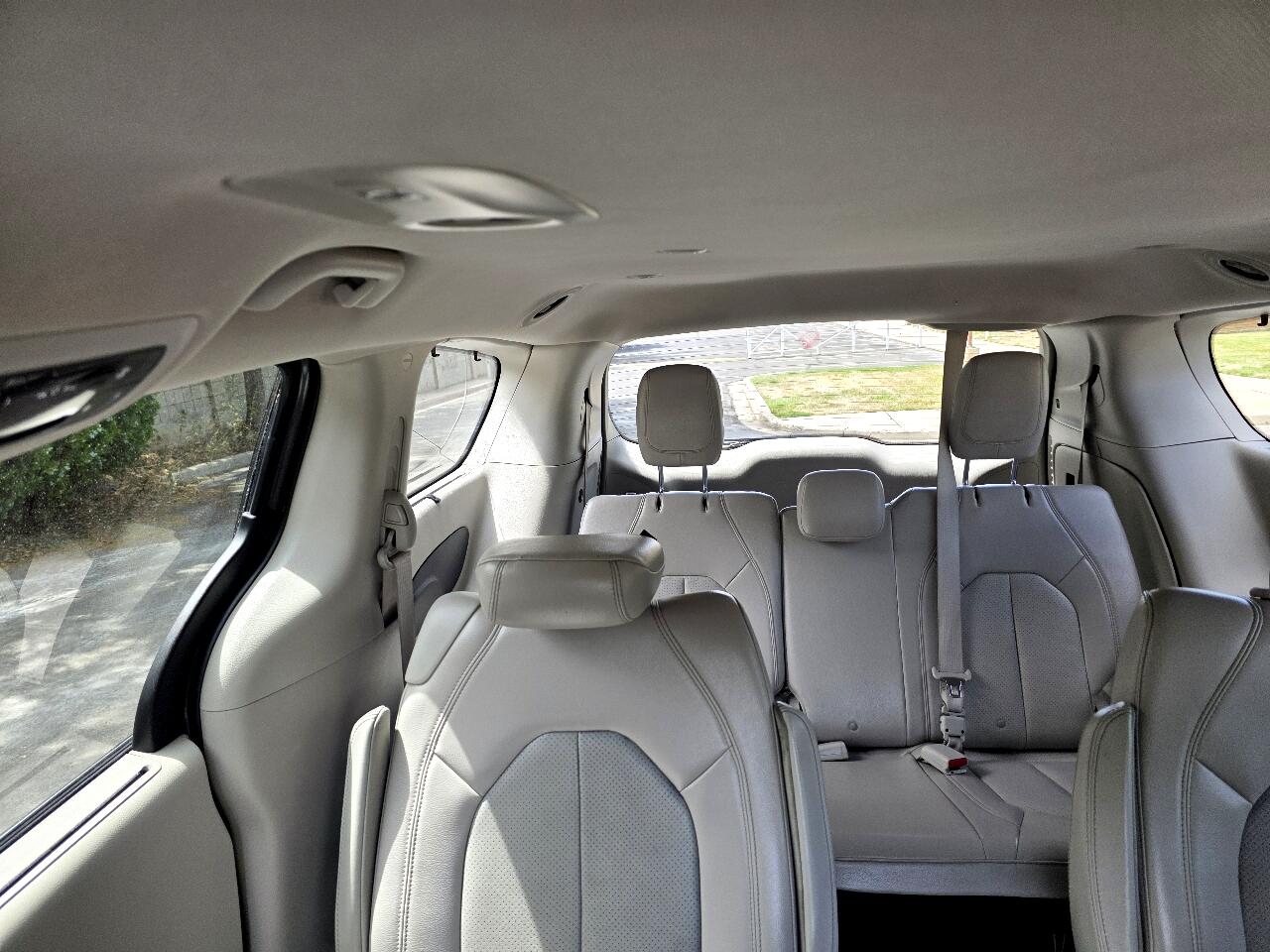 2021 Chrysler Pacifica Touring L photo 20