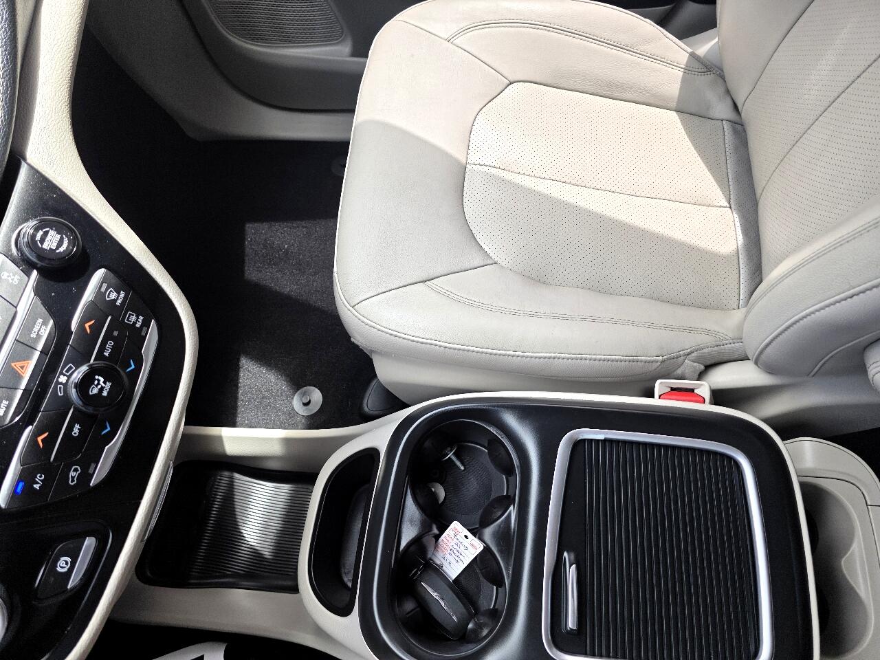 2021 Chrysler Pacifica Touring L photo 21