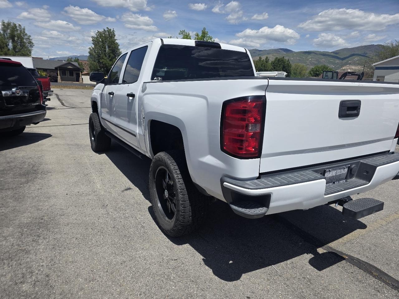 View vehicle photo 6
