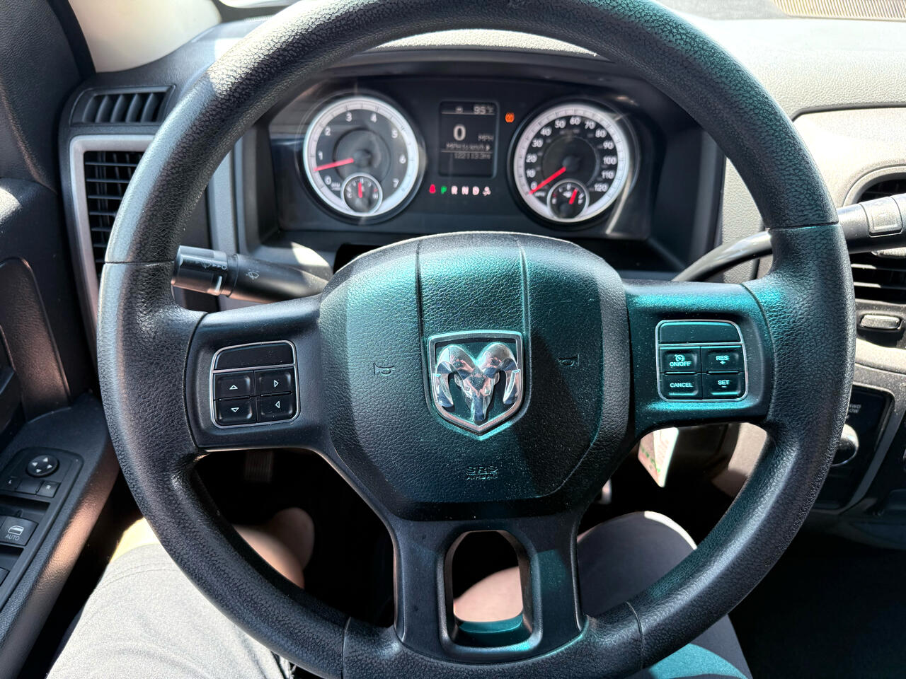 2015 Ram 1500 Tradesman photo 16