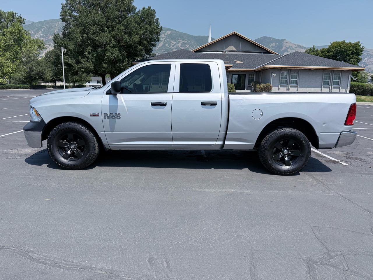 RAM 1500 4WD Quad Cab 140.5" Tradesman 2015