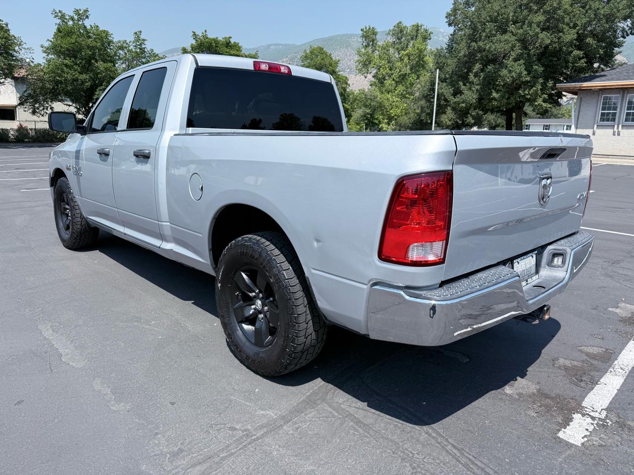 RAM 1500 4WD Quad Cab 140.5" Tradesman 2015