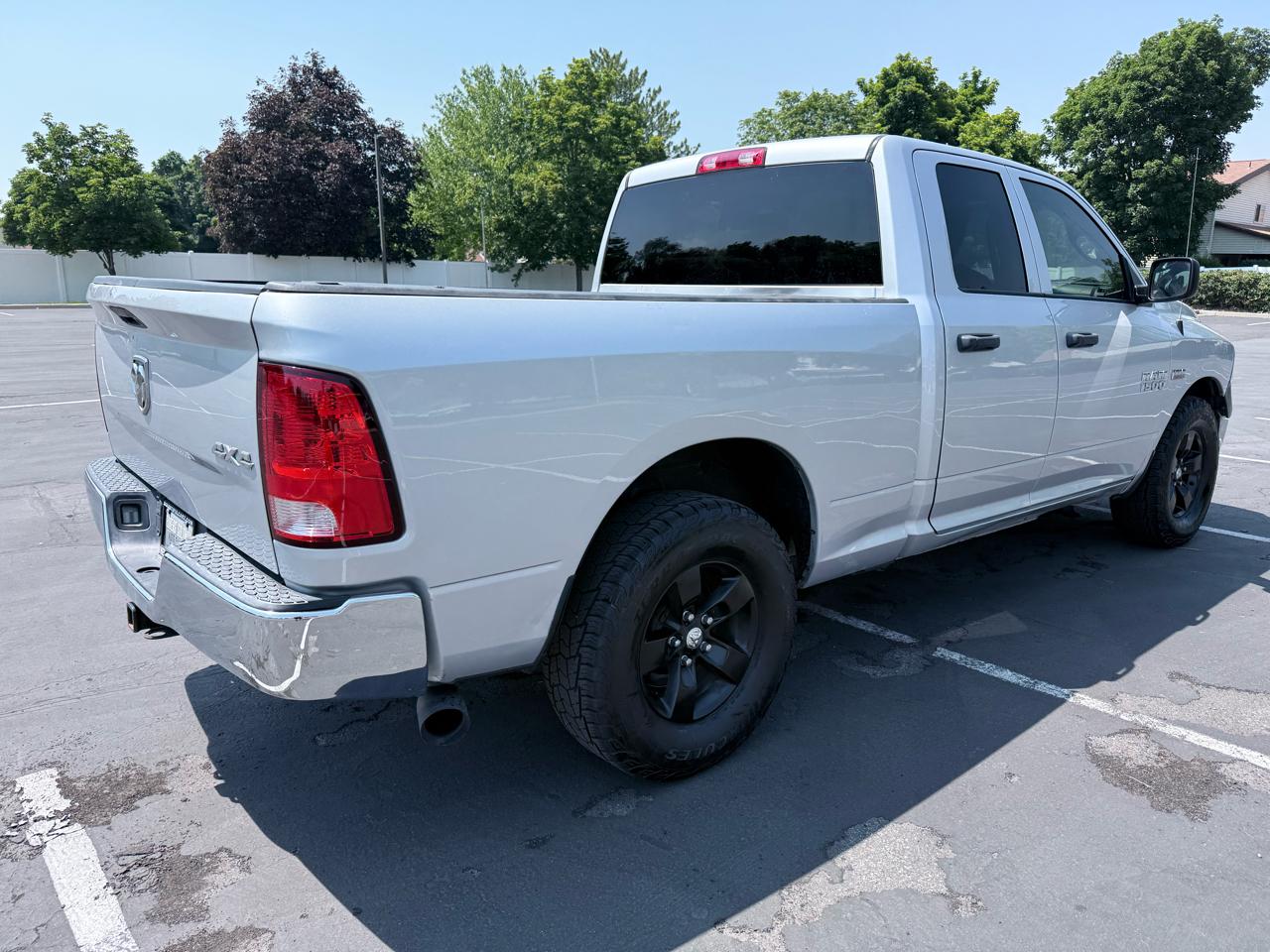 RAM 1500 4WD Quad Cab 140.5" Tradesman 2015