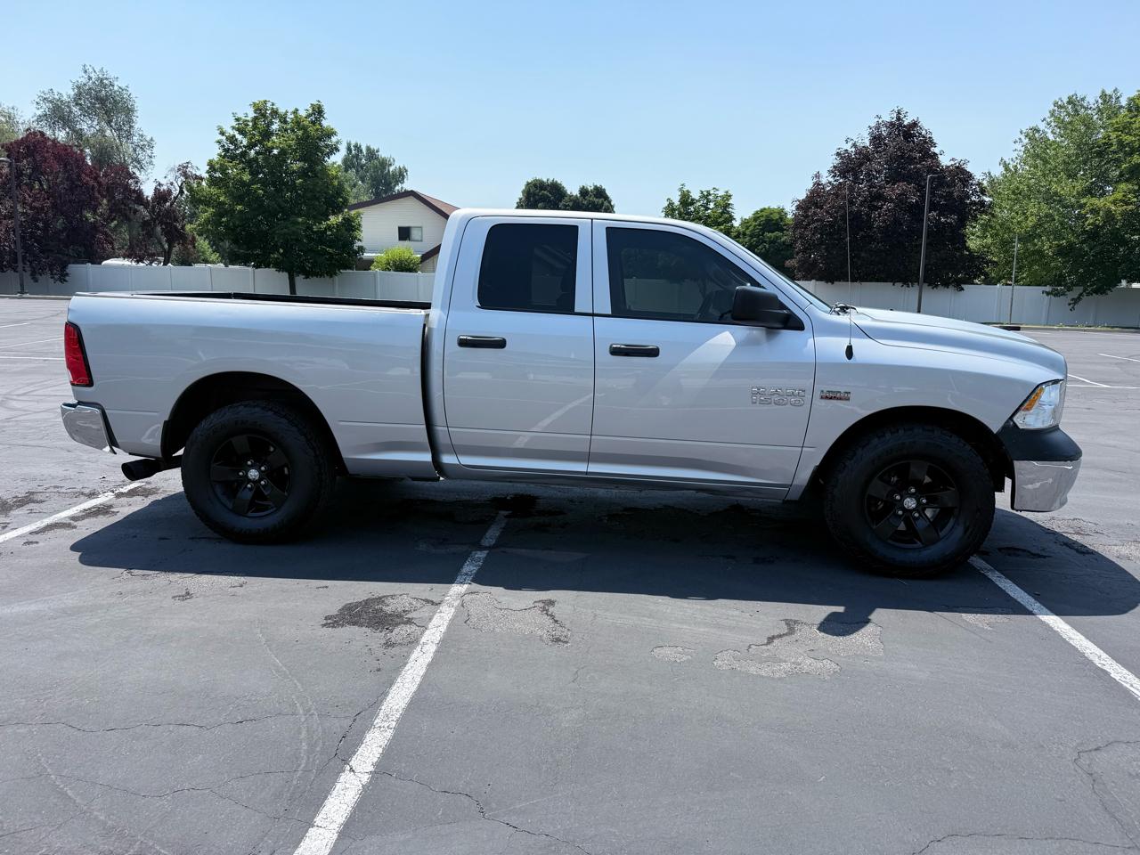 RAM 1500 4WD Quad Cab 140.5" Tradesman 2015