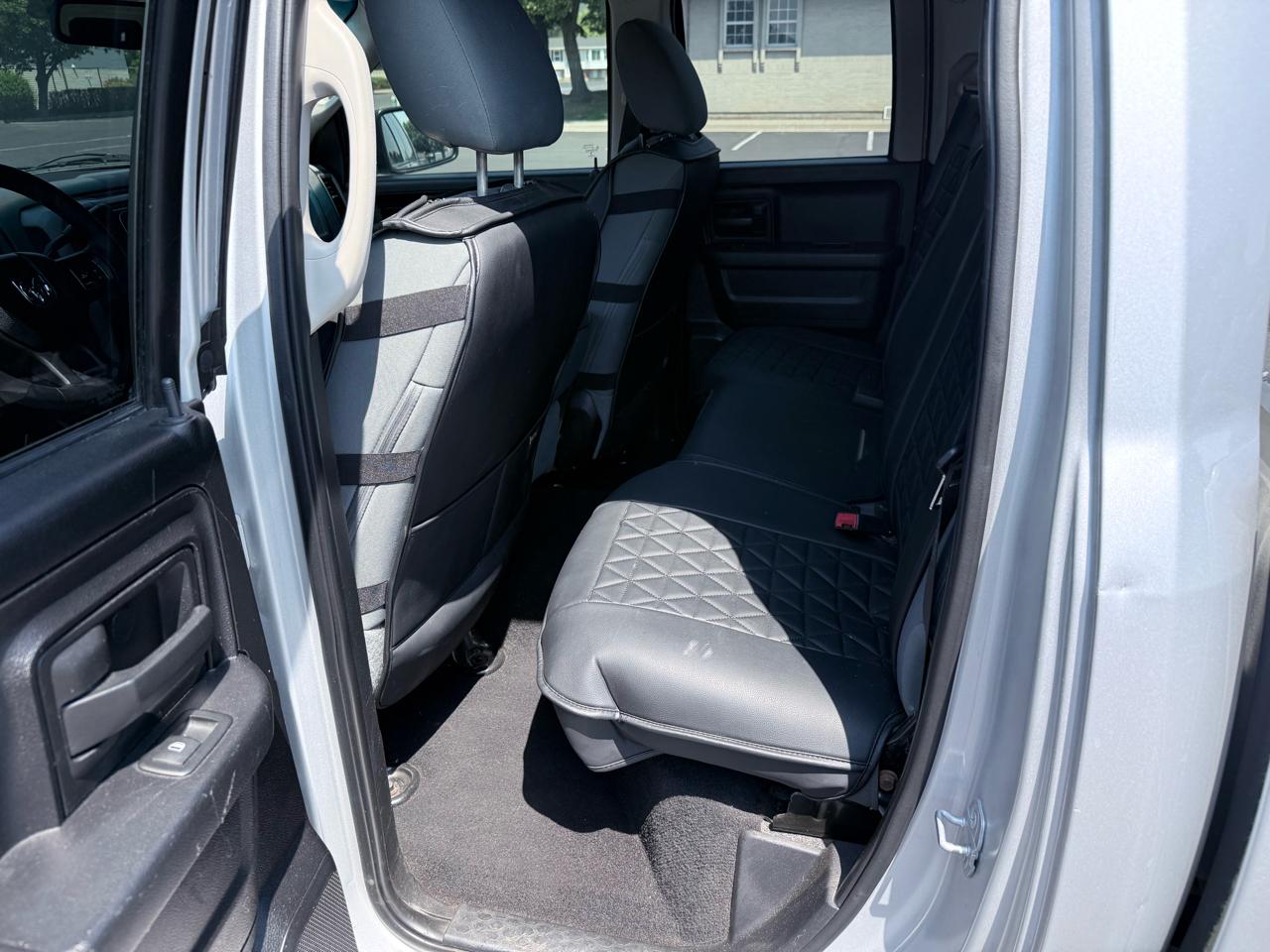 RAM 1500 4WD Quad Cab 140.5" Tradesman 2015