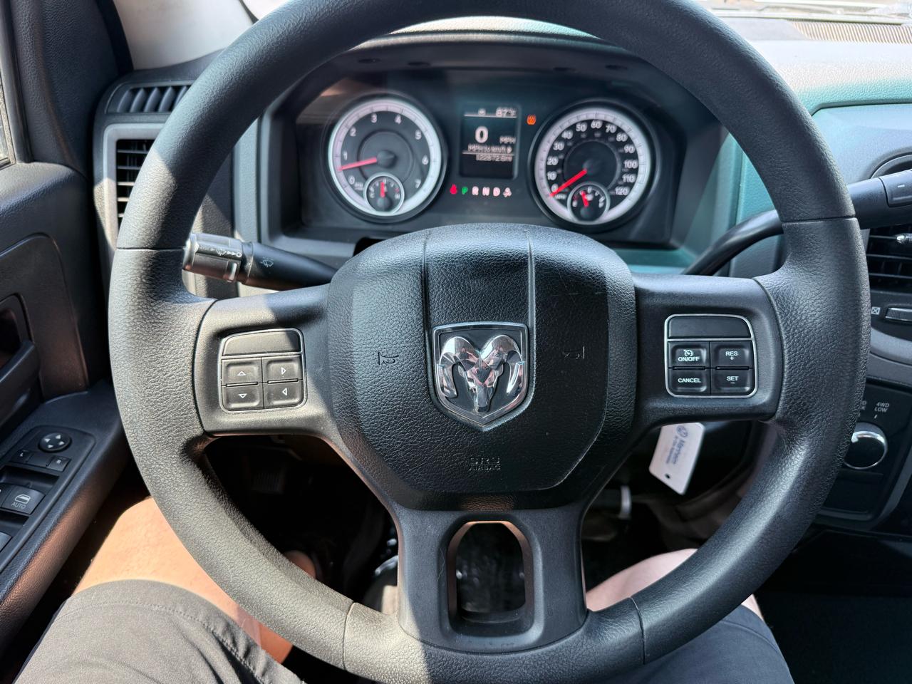 RAM 1500 4WD Quad Cab 140.5" Tradesman 2015