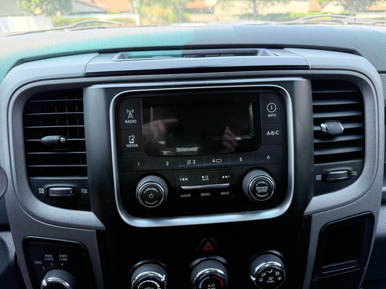RAM 1500 4WD Quad Cab 140.5" Tradesman 2015