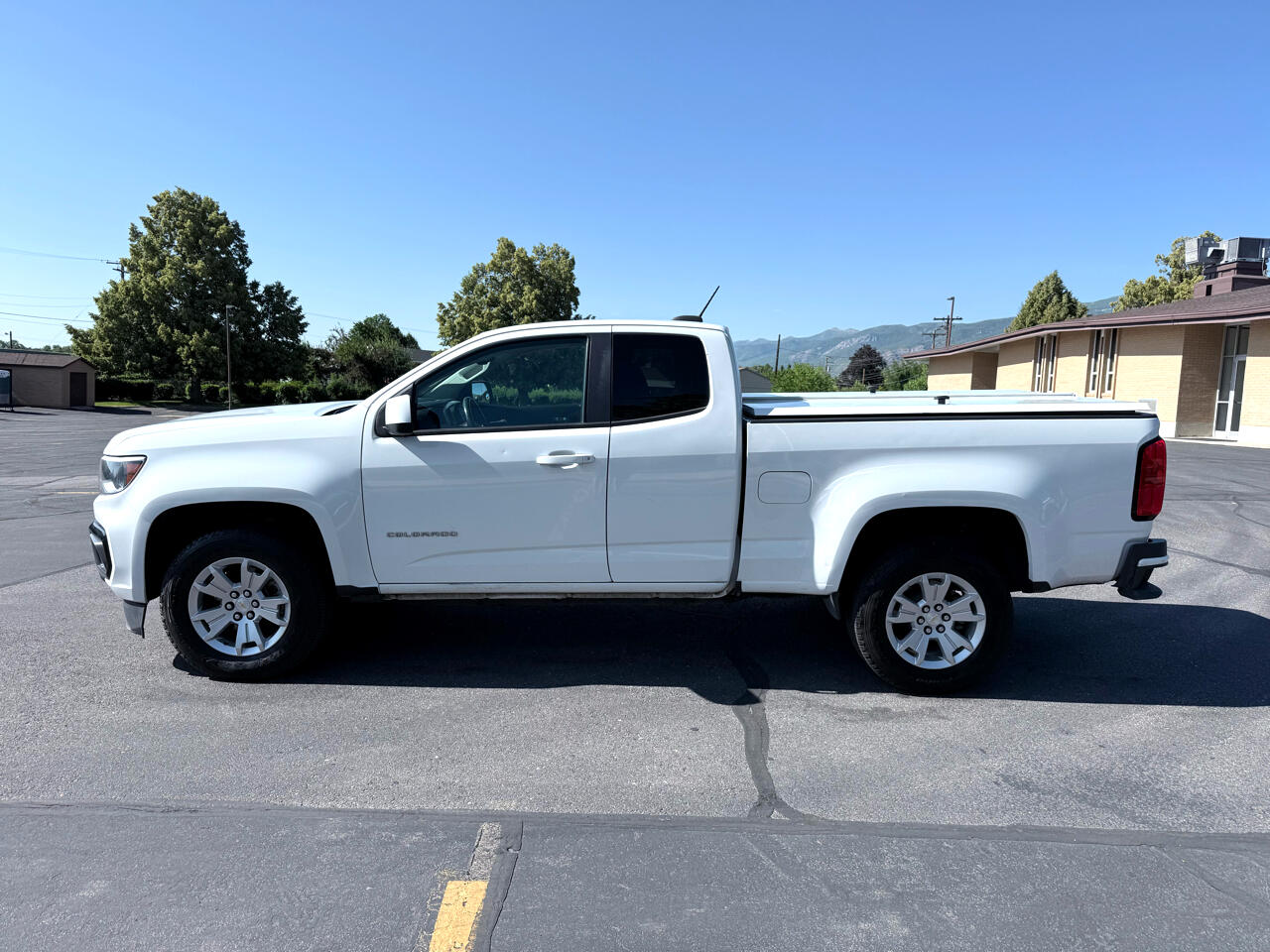 2021 Chevrolet Colorado LT photo 2