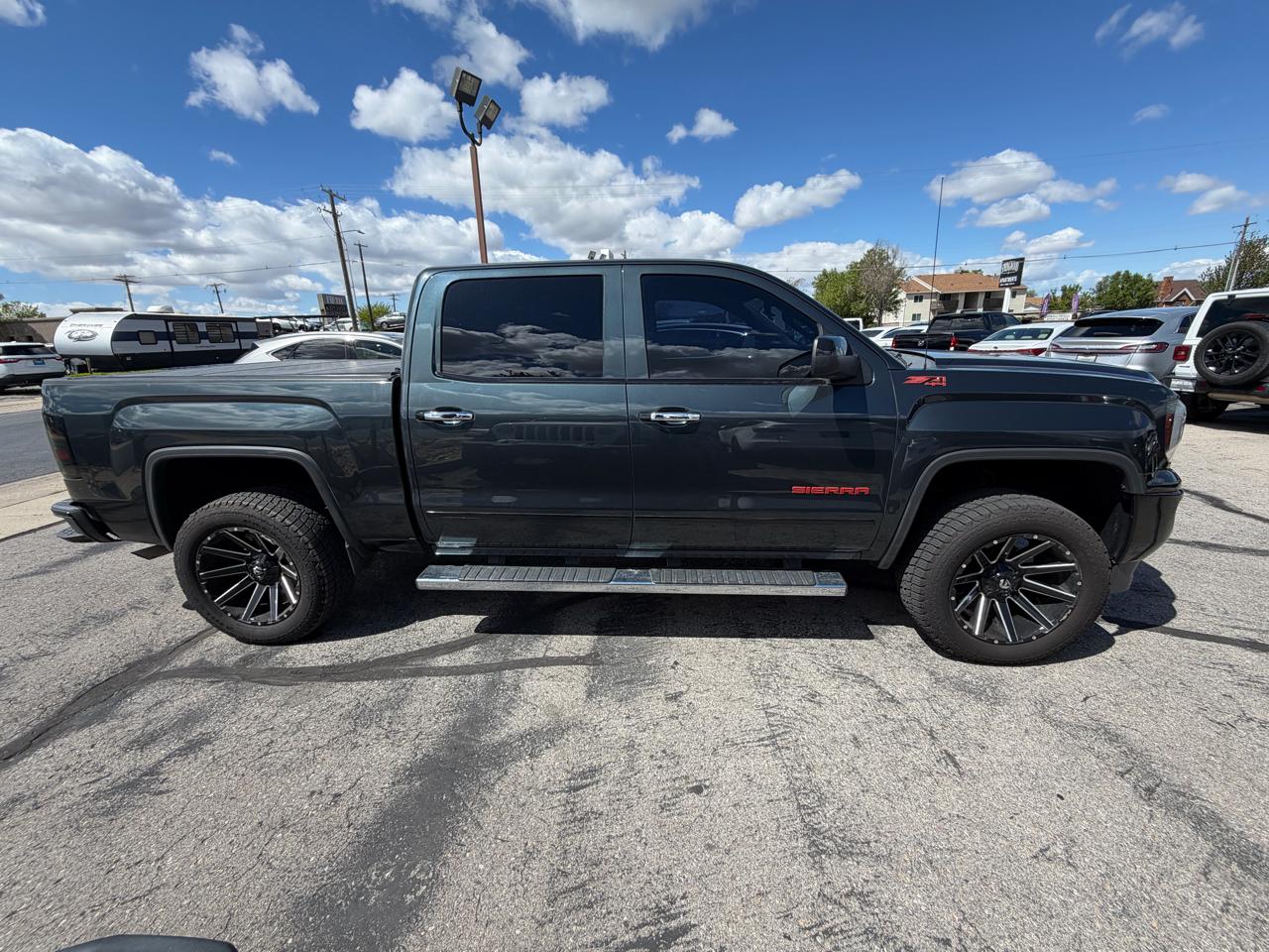 GMC Sierra 1500 4WD Crew Cab 143.5" SLT 2018