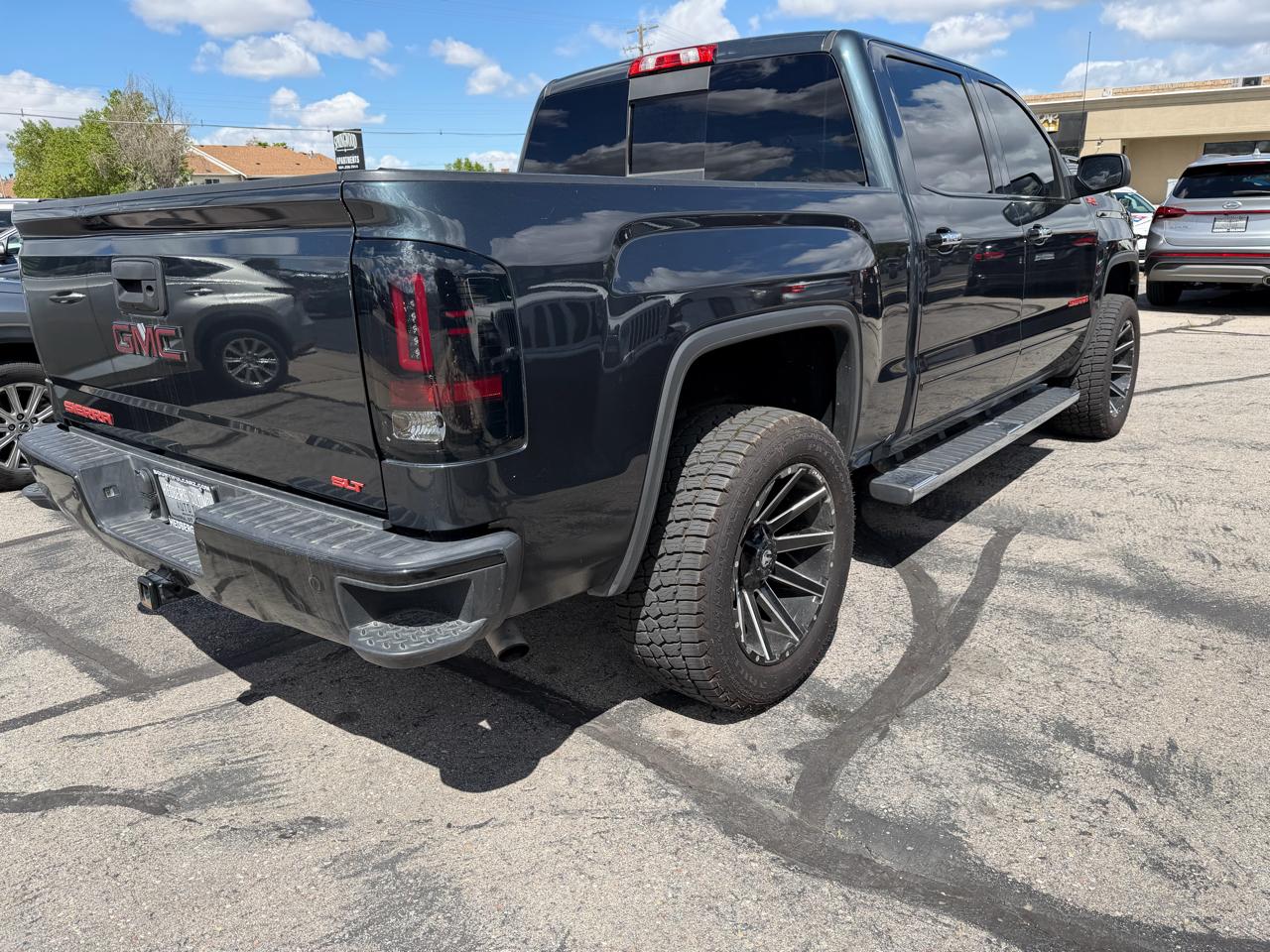 GMC Sierra 1500 4WD Crew Cab 143.5" SLT 2018