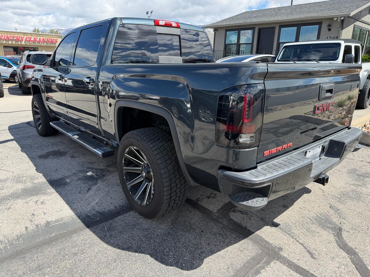 GMC Sierra 1500 4WD Crew Cab 143.5" SLT 2018