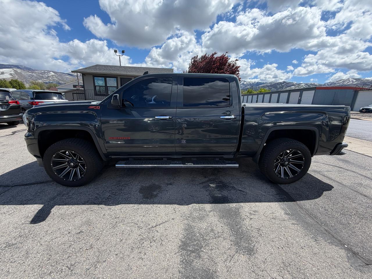 GMC Sierra 1500 4WD Crew Cab 143.5" SLT 2018