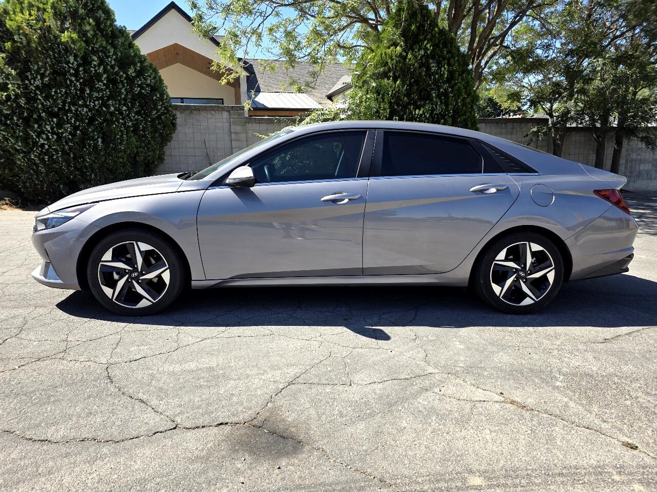 2023 Hyundai Elantra Hybrid Limited photo 3
