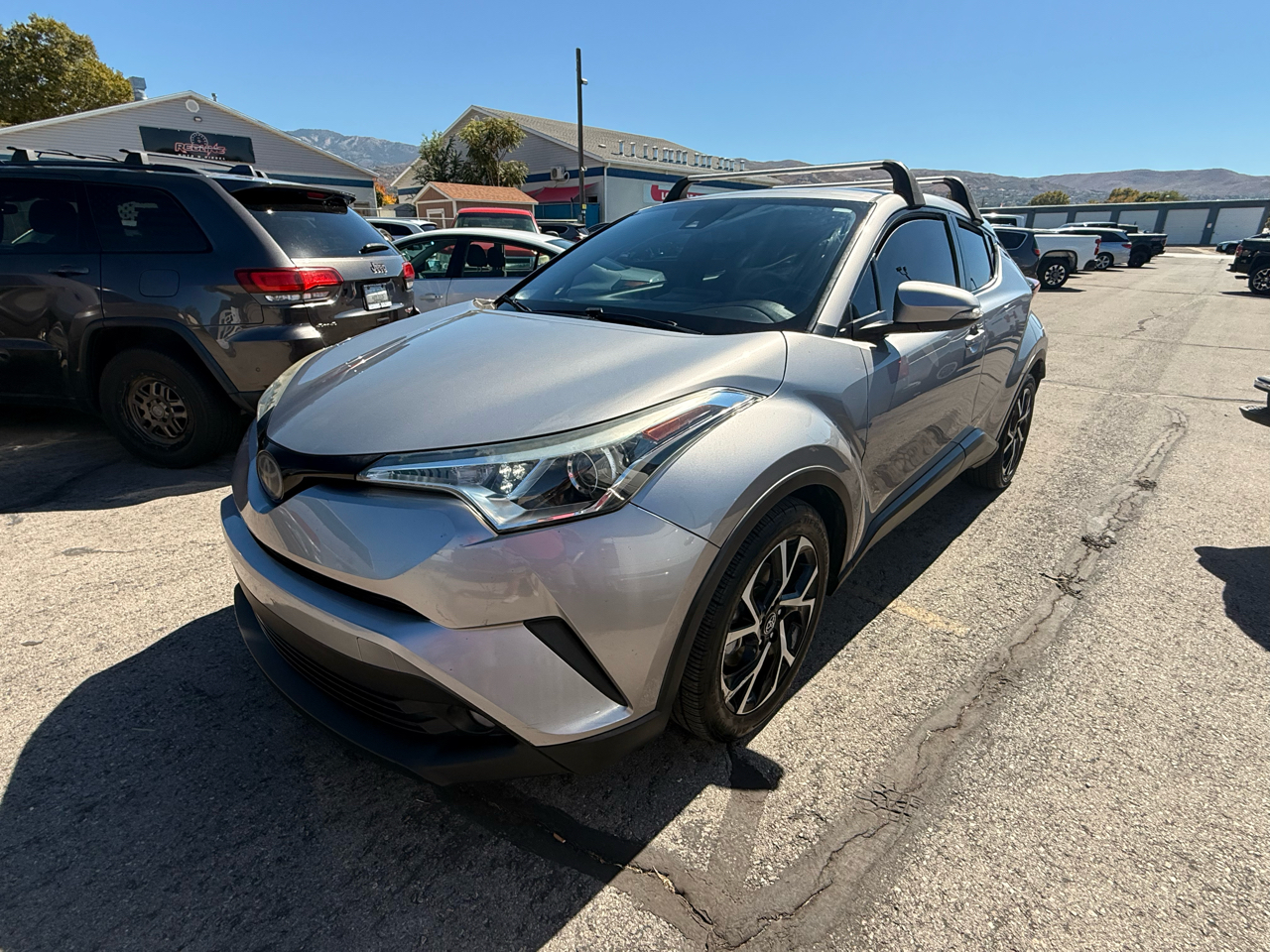2018 Toyota C-HR XLE Premium photo 2