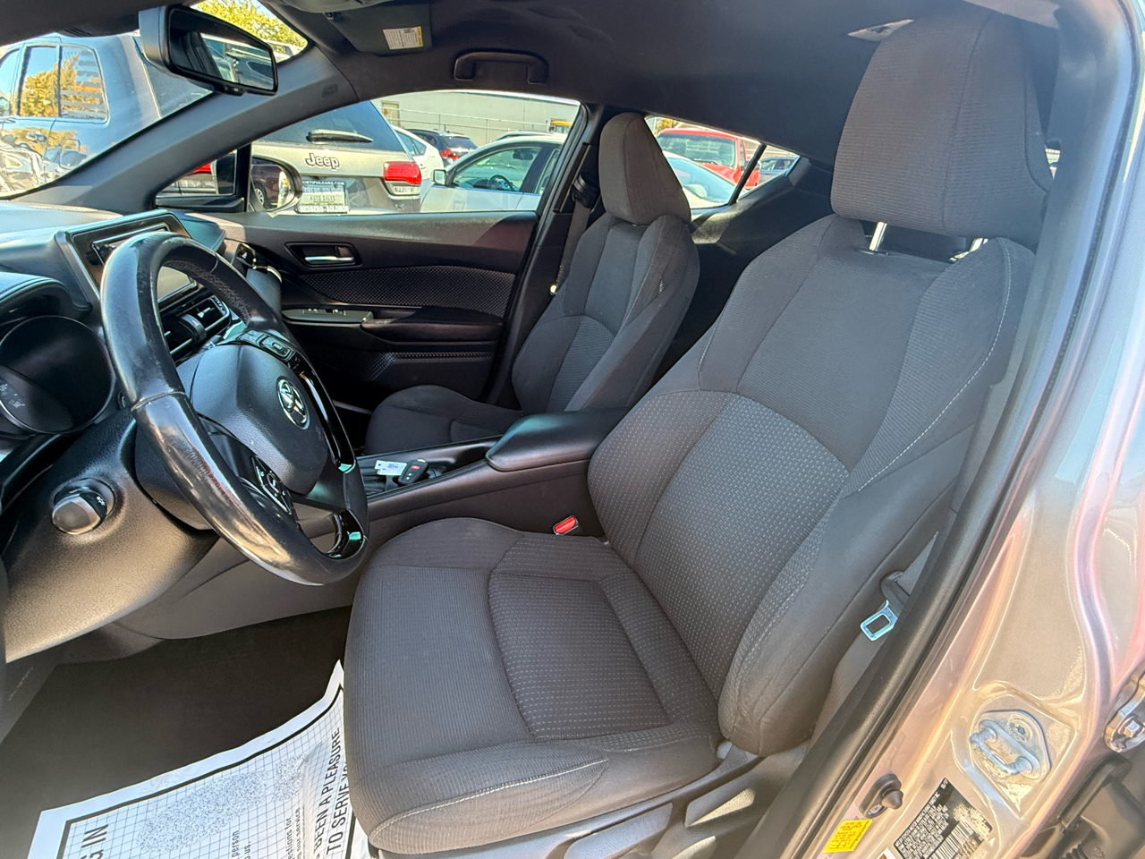 2018 Toyota C-HR XLE Premium photo 9